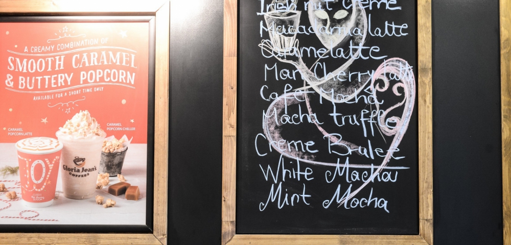 Cum arată cafeneaua deschisă de Gloria Jean’s în inima Bucureştiului. FOTO.